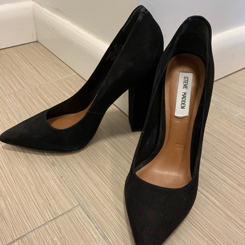Steve Madden suede pumps
